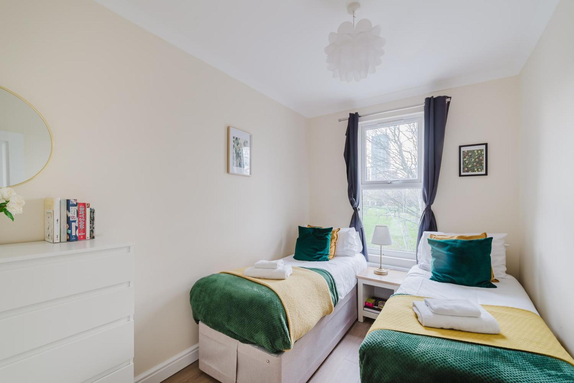 Modern Cosy Corner Flat 3 Bed And Loft Sleep 7 People Lägenhet London Exteriör bild