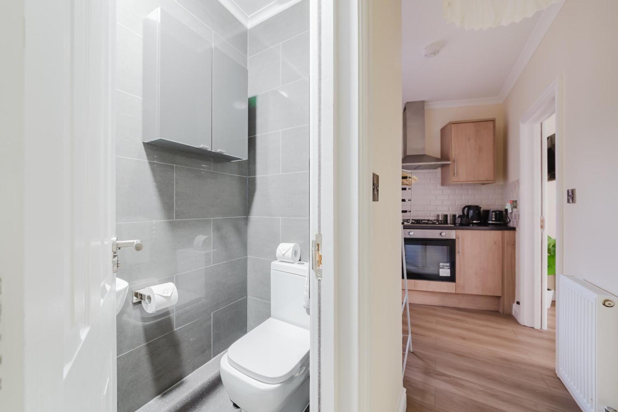 Modern Cosy Corner Flat 3 Bed And Loft Sleep 7 People Lägenhet London Exteriör bild
