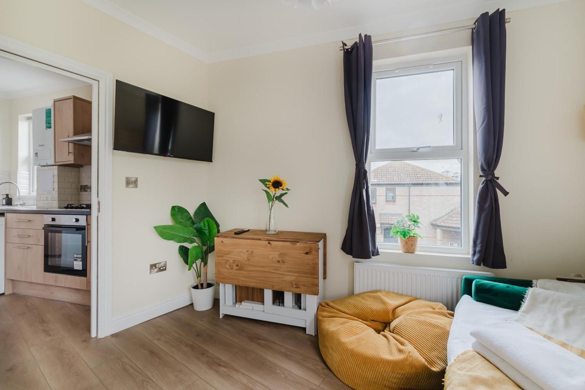 Modern Cosy Corner Flat 3 Bed And Loft Sleep 7 People Lägenhet London Exteriör bild