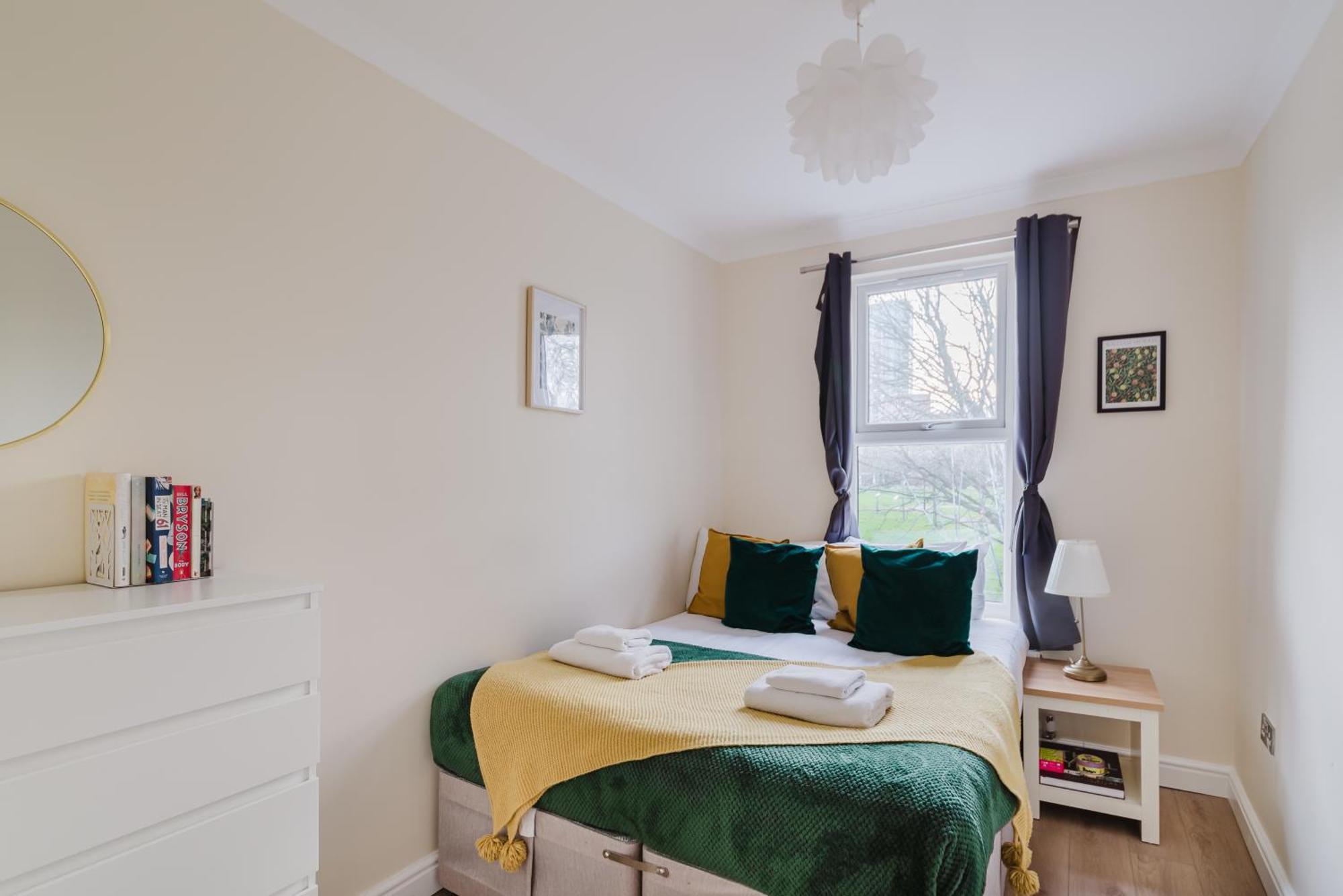Modern Cosy Corner Flat 3 Bed And Loft Sleep 7 People Lägenhet London Exteriör bild