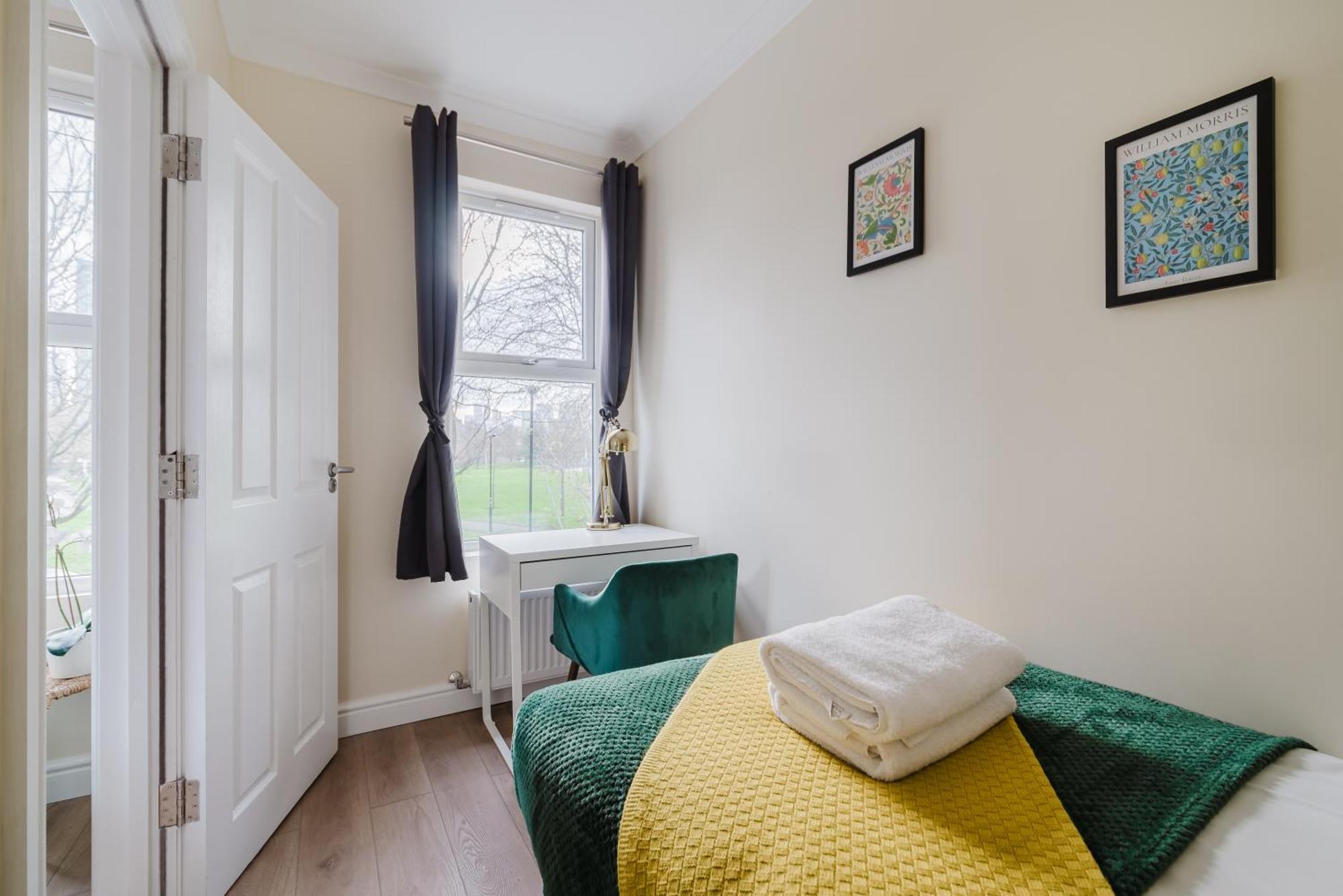 Modern Cosy Corner Flat 3 Bed And Loft Sleep 7 People Lägenhet London Exteriör bild
