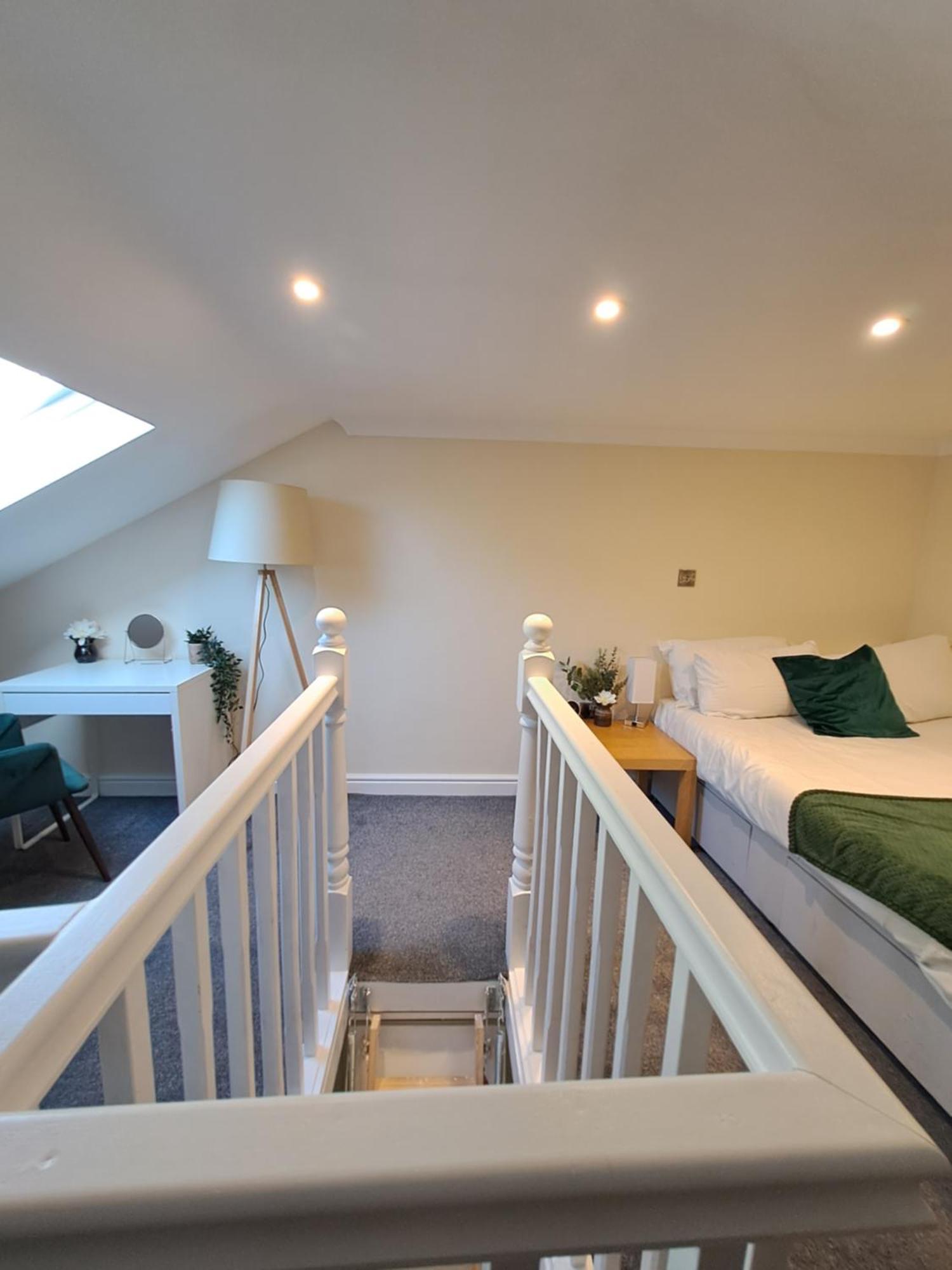 Modern Cosy Corner Flat 3 Bed And Loft Sleep 7 People Lägenhet London Exteriör bild